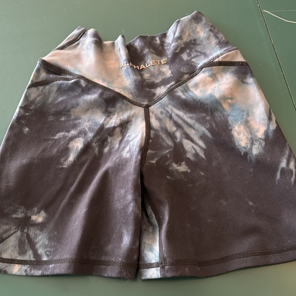 Alphalete shorts - Picture 3 of 3